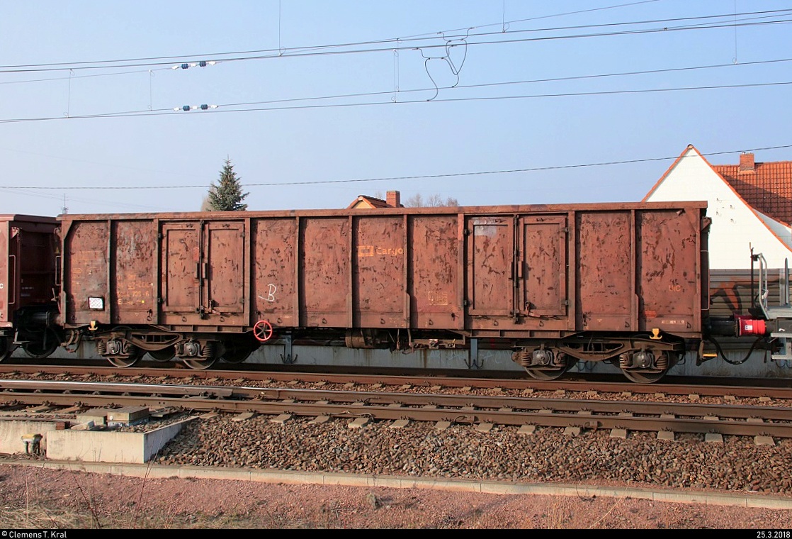 Blick auf einen offenen Güterwagen der Gattung  Eas  (5954 739-6 CZ-ČDC) der ČD Cargo. Dieser wird von 152 087-3 DB in einem gemischten Gz am Hp Halle Messe auf der Bahnstrecke Magdeburg–Leipzig (KBS 340) Richtung Halle (Saale) gezogen. [25.3.2018 | 17:23 Uhr]