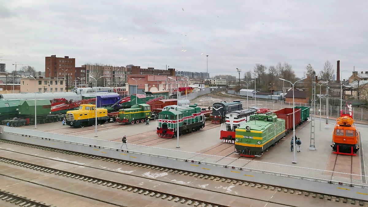 Blick auf einen Teil des Außengeländes des Russischen Eisenbahnmuseums in St. Petersburg, 4.11.2017 
