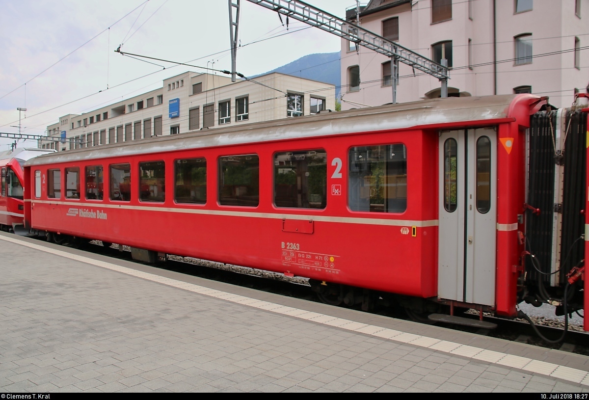 Blick auf Personenwagen B 2363 der Rhätischen Bahn (RhB), der im Bahnhof Chur (CH) abgestellt ist.
[10.7.2018 | 18:27 Uhr]