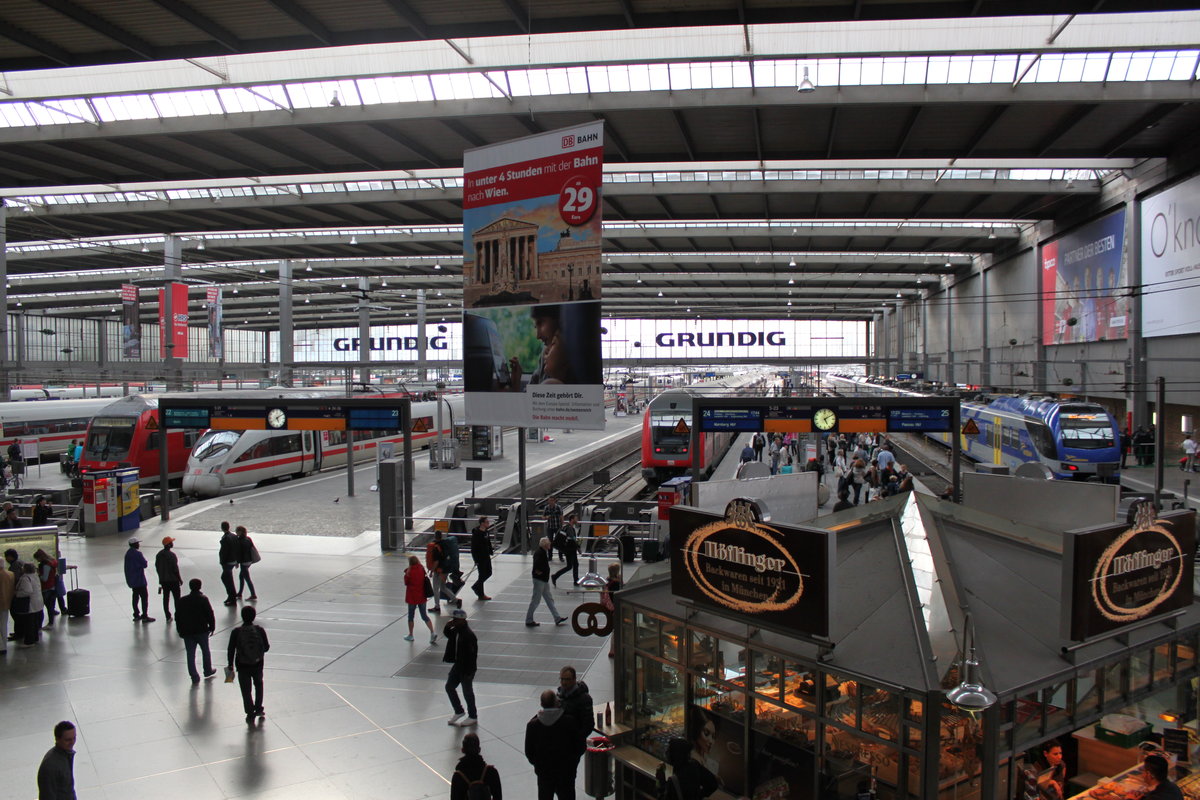 Blick in die Bahnhofshalle von München Hauptbahnhof am 05.09.2015.