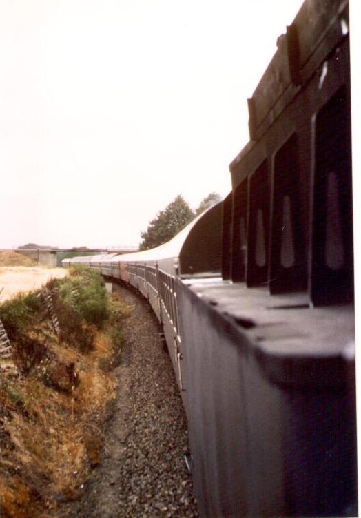 Blick vom Führerstand der 01 2204 auf den D 673 bei der Mitfahrt am 4. August 1976. Die Lok hatte an diesem Tag 411 Tonnen am Haken.