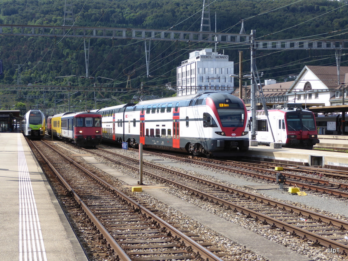 BLS / SBB - BLS Regio nach Bern / SBB Messzug / RE nach Bern und noch Regio nach Neuchatel in Bahnhof Biel am 16.07.2016