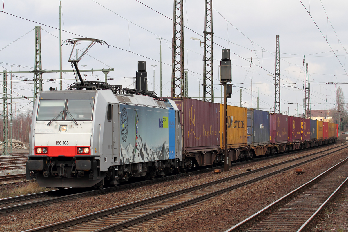 BLS Cargo 186 108 durchfährt Duisburg-Bissingheim 26.3.2015