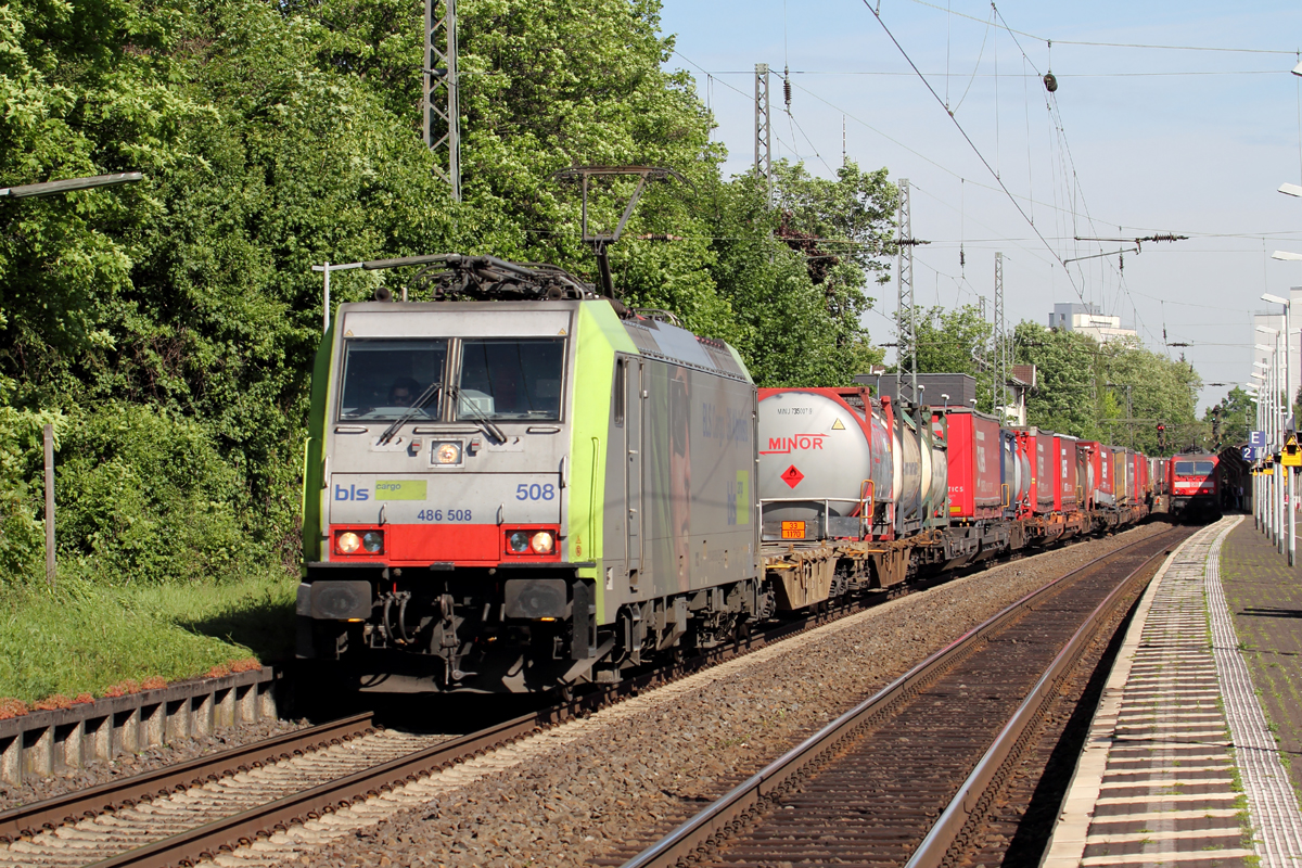BLS Cargo 486 508 durchfährt Bonn-Beuel 17.5.2017