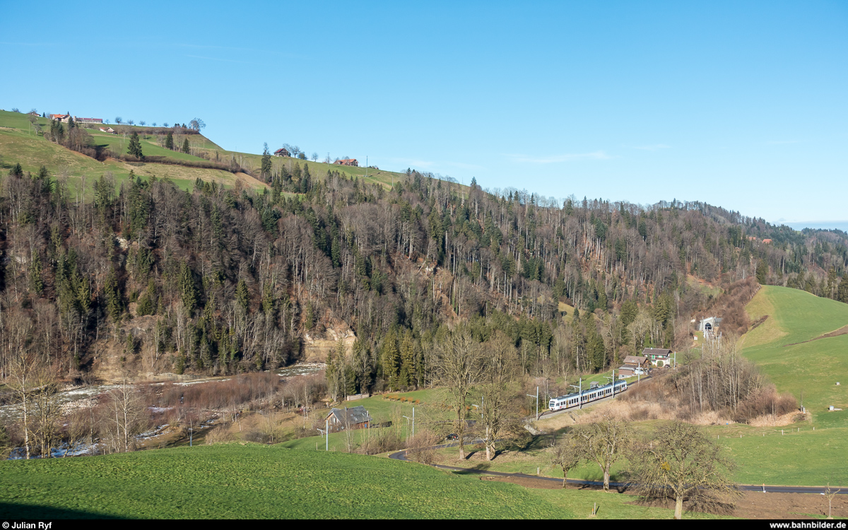 BLS Kambly-Lötschberger RABe 535 115  Trubschachen 2  am 31. Dezember 2017 als S6 Luzern - Langnau zwischen Doppleschwand-Romoos und Entlebuch.