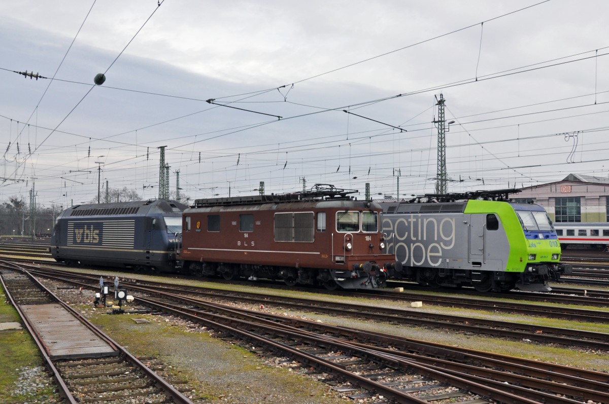 BLS Lokomotiven 184, 485 010-3 und die 465 014-9 am Badischen Bahnhof in Basel. Die Aufnahme stammt vom 11.01.2014.
