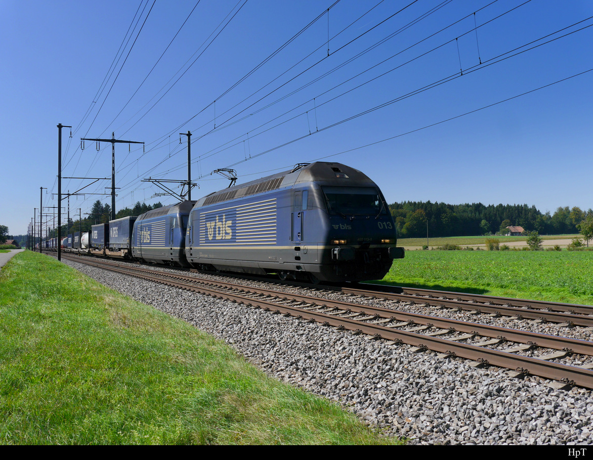 BLS - Loks 465 013-1 + 465 009-9 vor Güterzug unterwegs bei Lyssach am 17.09.2018
