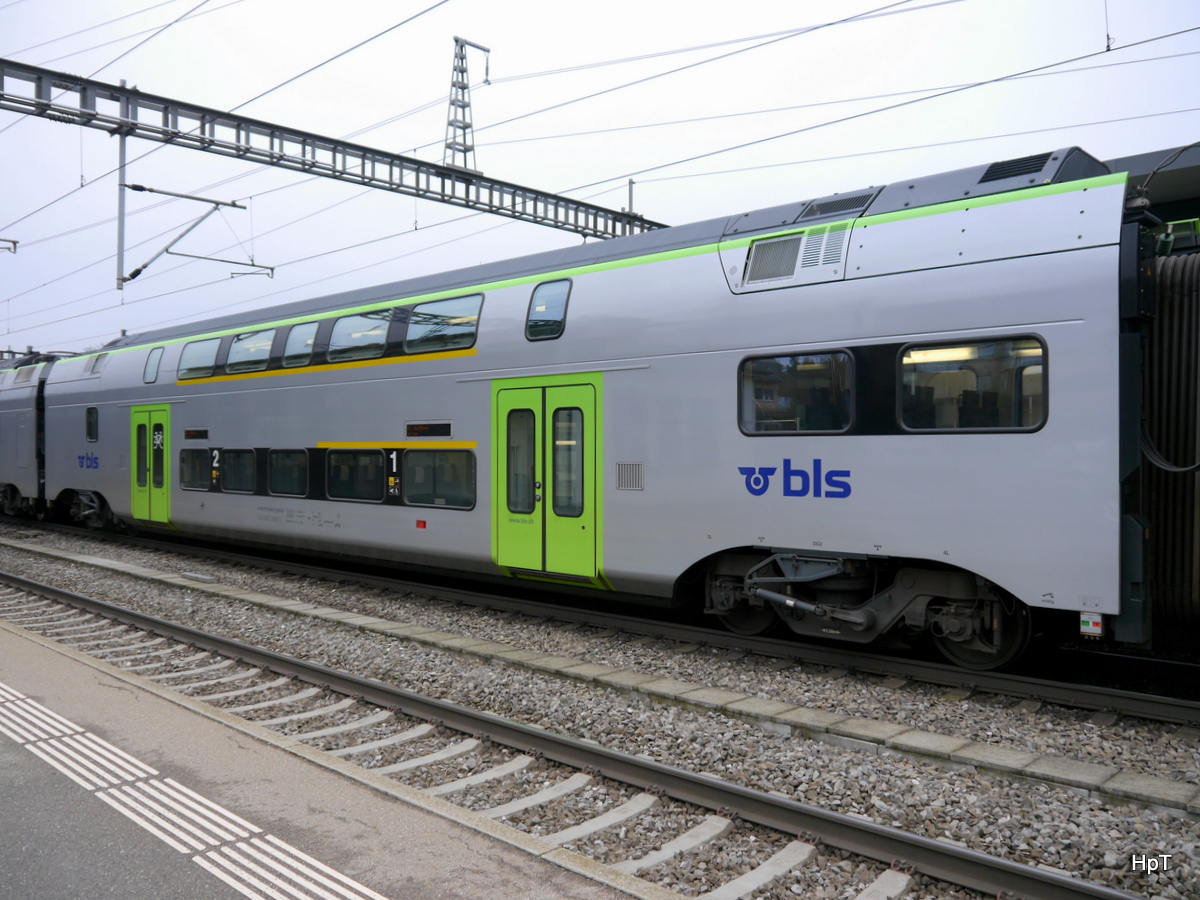 BLS - MUTZ Personenwagen 1+2 Kl.  94 85 7 515 206-1 im Bahnhof Zollikofen am 06.01.2018