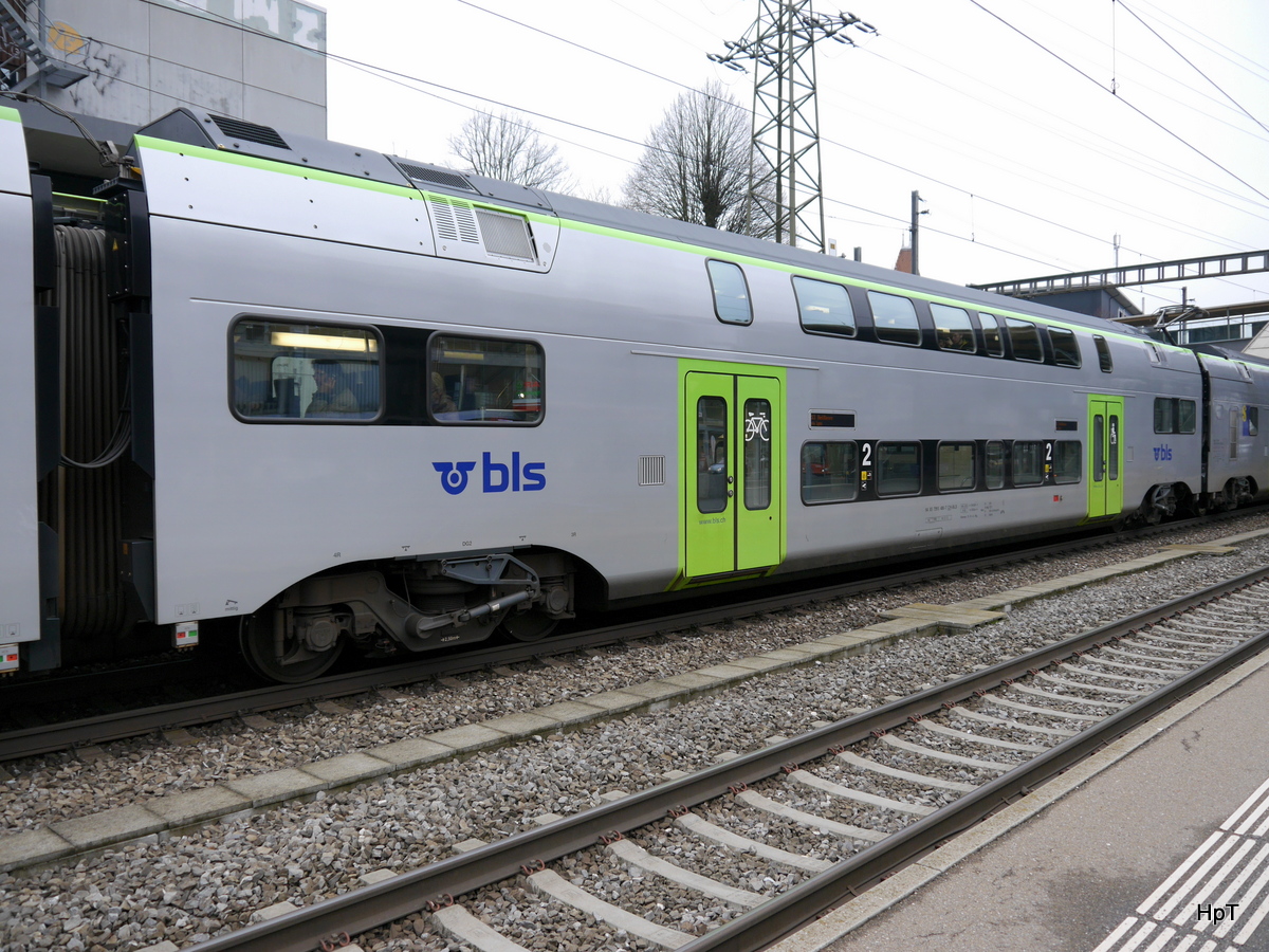 BLS - MUTZ Personenwagen 2 Kl.  94 85 7 515 406-7 im Bahnhof Zollikofen am 06.01.2018