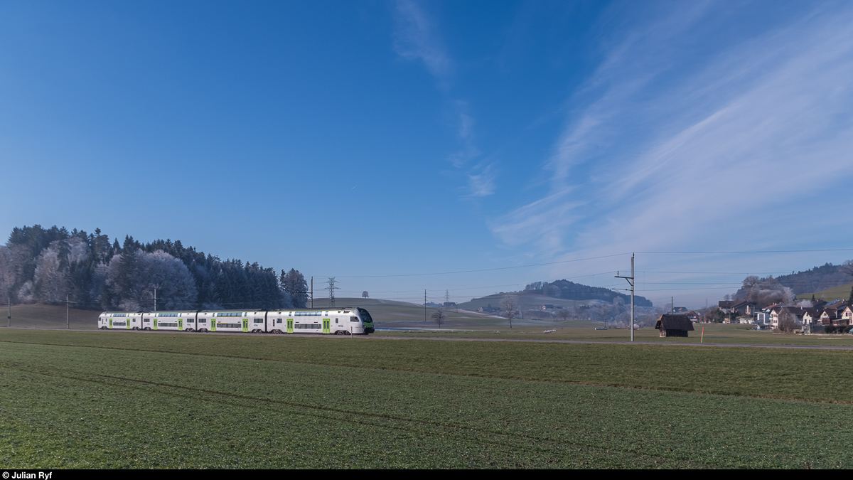 BLS MUTZ RABe 515 011 ist am 18. Dezember 2016 als S6 Schwarzenburg - Bern zwischen Niederscherli und Gasel unterwegs.