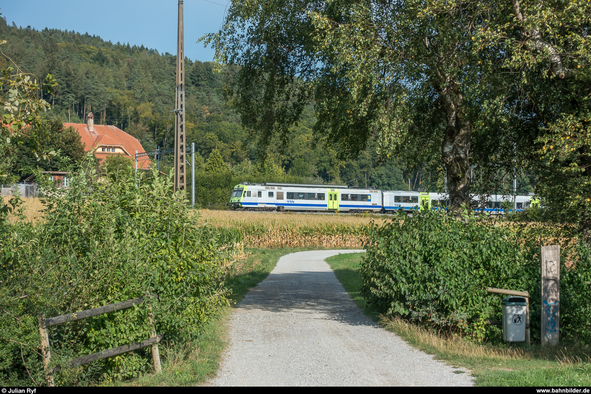 BLS RBDe-565-Pendelzug am 29. August 2018 als S2 Langnau - Laupen zwischen Gümligen und Ostermundigen.