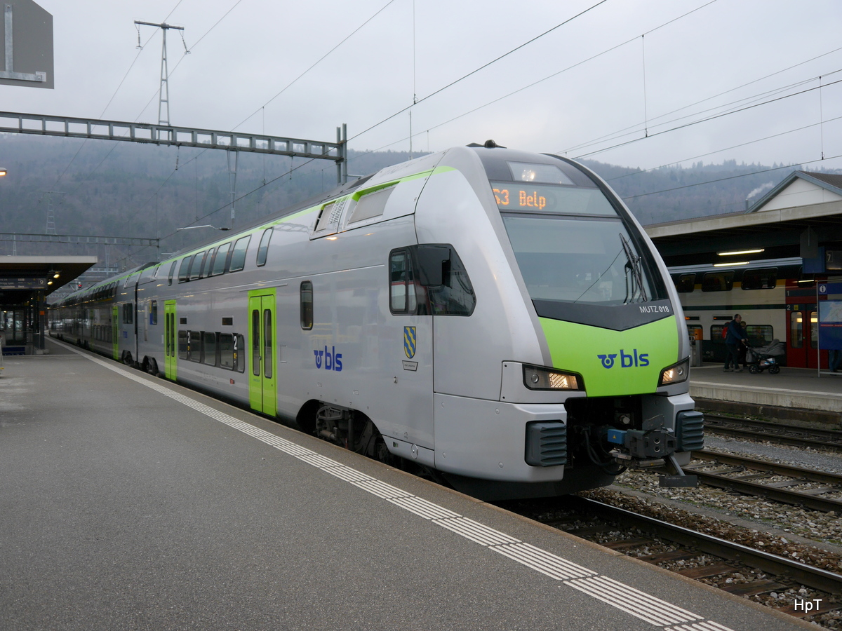 BLS - Regio nach Bern - Belp mit dem Triebzug RABe 515 018-0 im Bahnhof Biel-Bienne am 27.01.2018