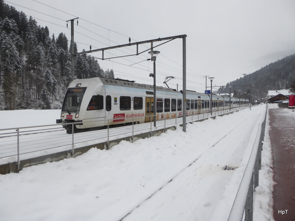 BLS - Triebzüge RABe 535 115-0 und 535 114-3 ( Güezziexpress ) im Bahnhof Truebschachen am 10.12.2017
