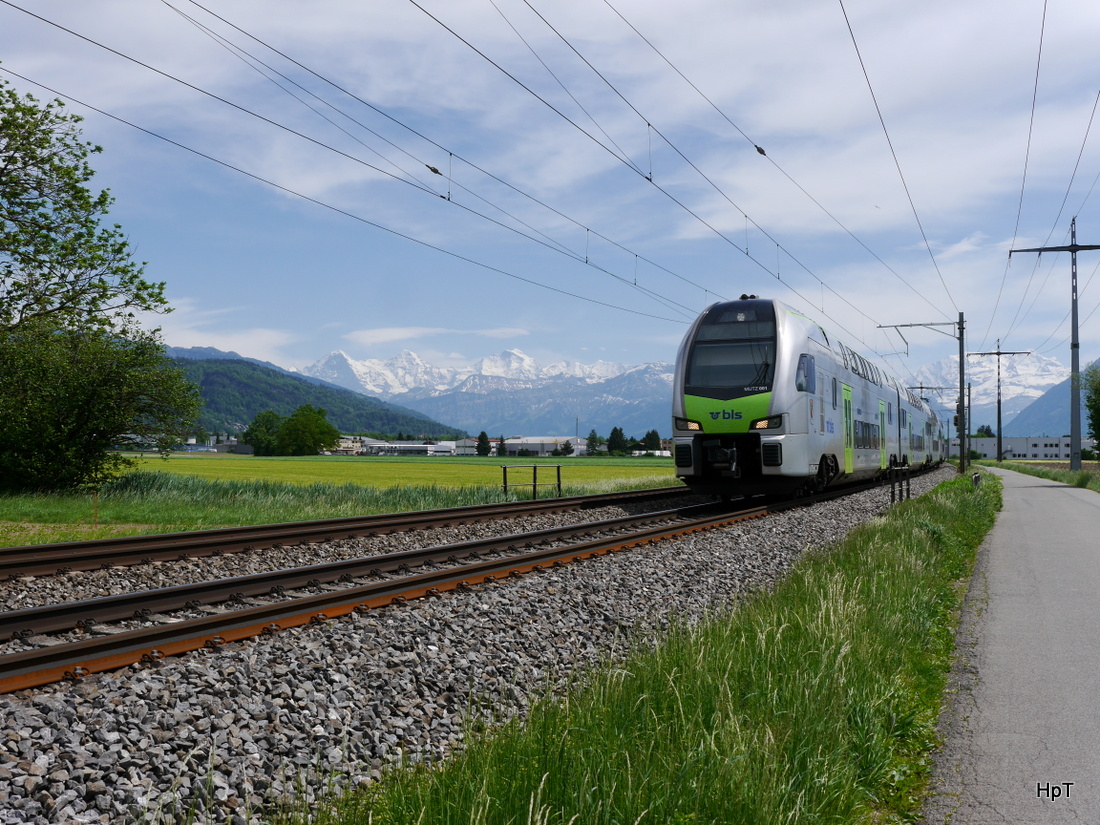 BLS - Triebzug RABe 515 001-6 unterwegs nach Bern bei Uttigen am 14.05.2015
