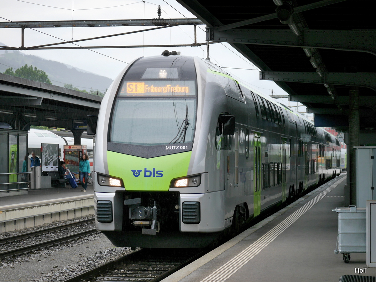 BLS - Triebzug RABe 515 001-6 im Bhanhof Thun am 21.06.2015
