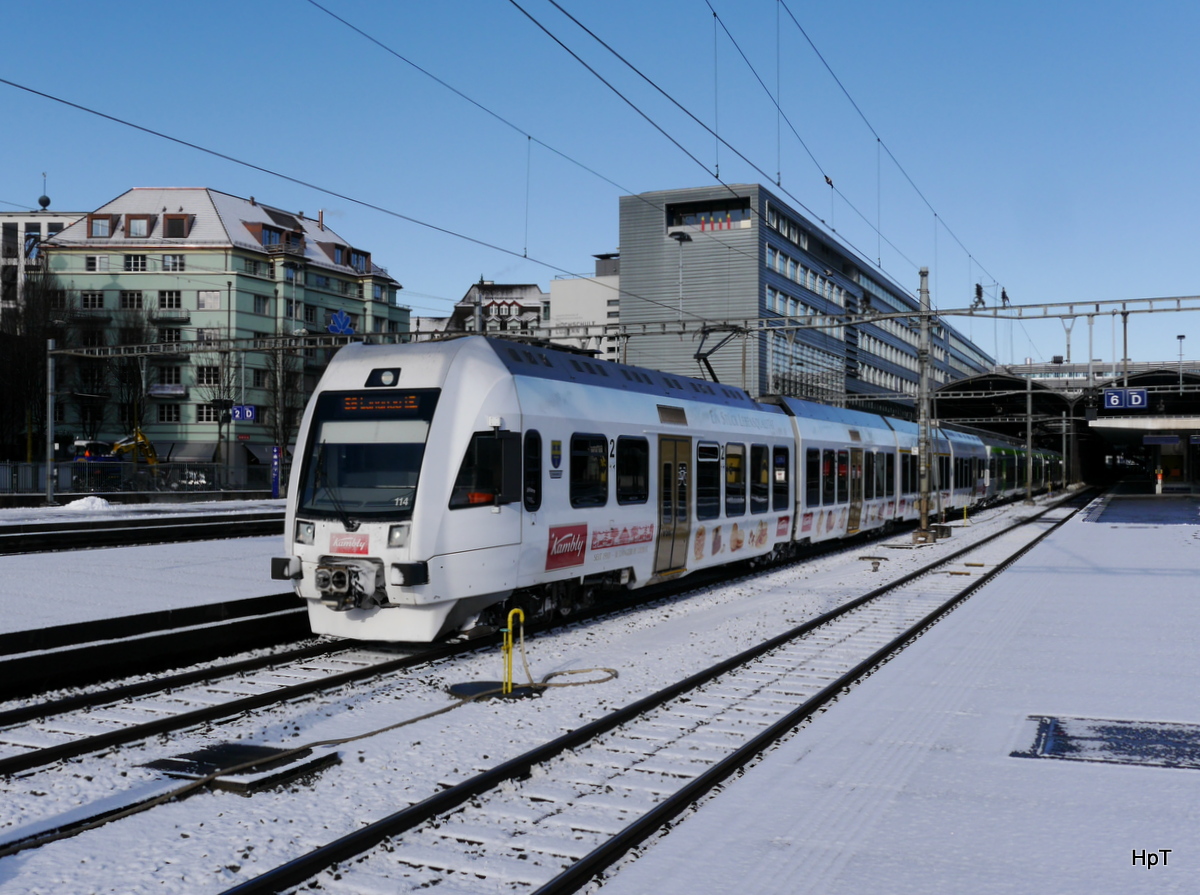 BLS - Triebzug RABe 535 114-3 ( Güezziexpress ) bei der ausfahrt aus dem Bahnhof Luzern am 09.12.2017