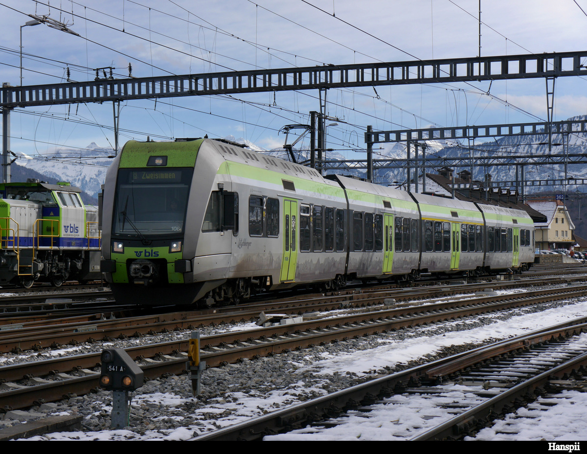 BLS - Triebzug  RABe 535 106-9 unterwegs im Bahnhofsareal von Spiez am 09.02.2019