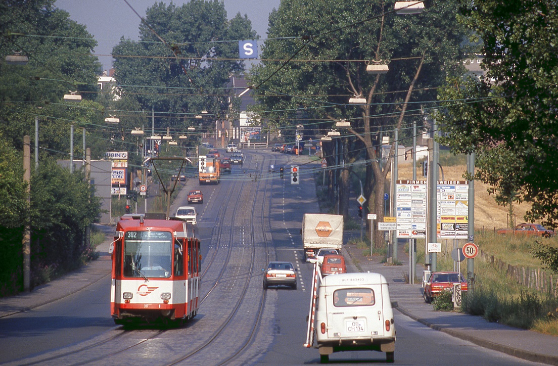 Bochum Tw 317 zwischen Wattenscheid und Bochum auf der Sl 302,  06.07.1989.