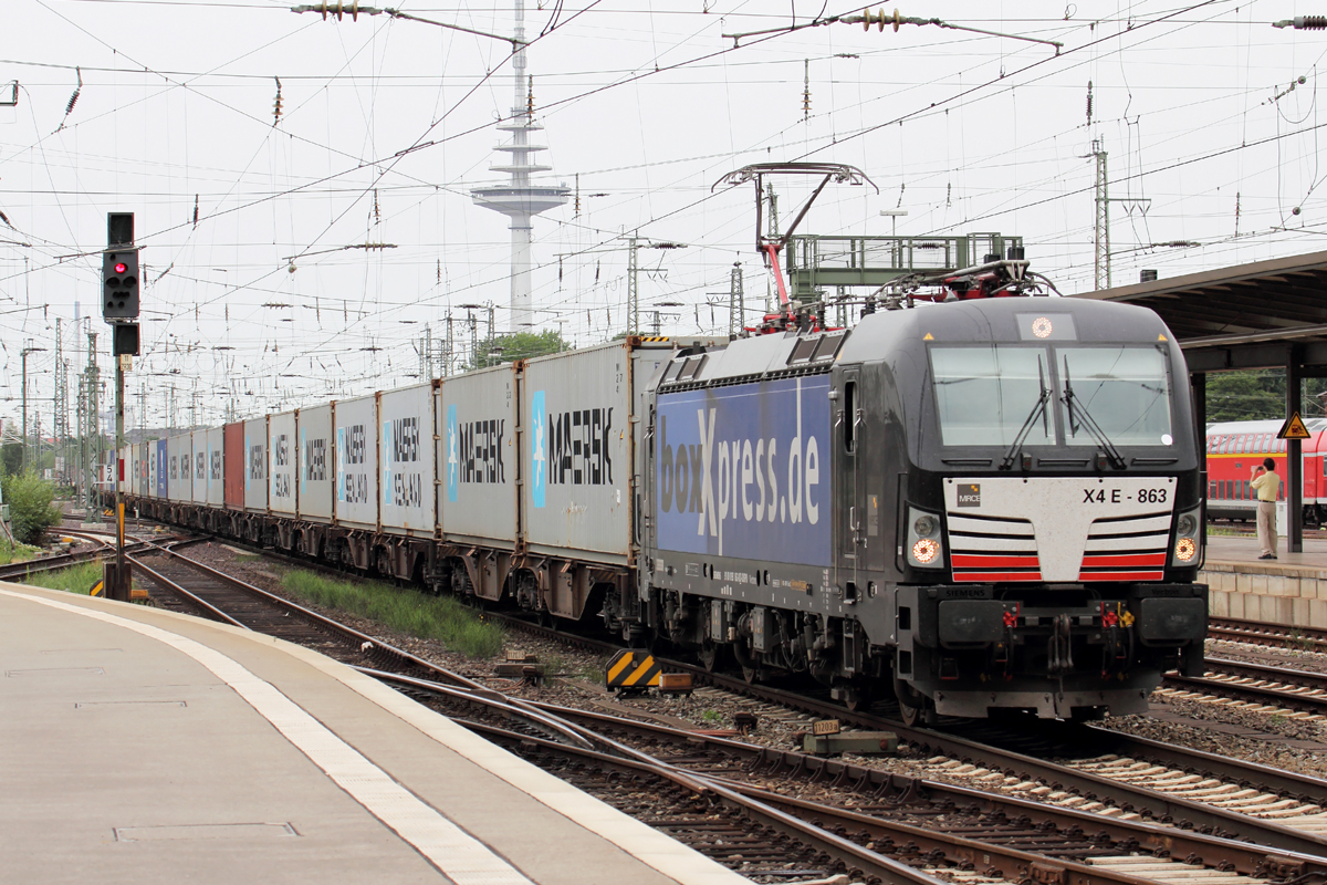 BoxExpress X4E 863 durchfährt Bremen Hbf. 12.8.2015