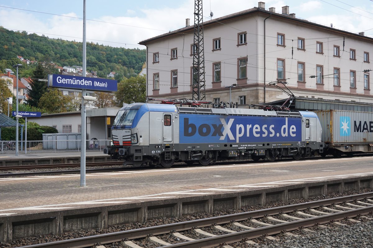 BoxXpress 193 835 Zieht am 20.08.2018 einen Containerzug durch Gemünden(Main).