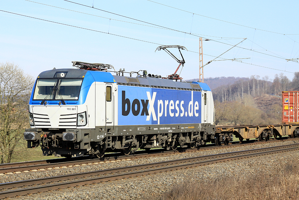 boxXpress 193 881-0 am14.03.2016  14:18 nördlich von Salzderhelden am BÜ75,1 in Richtung Göttingen