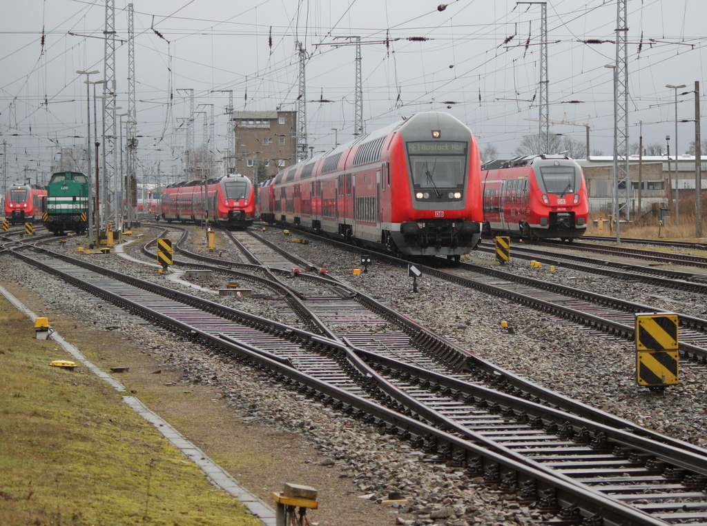 Bpbzfa 766.1 als RE 4309 von Hamburg Hbf nach Rostock Hbf bei der Einfahrt im Rostocker Hbf.12.02.2016