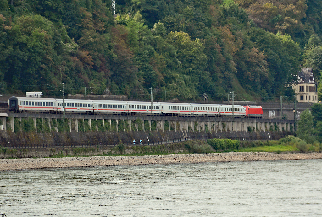 BR 101 mit IC am linksrheinischen (KBS 470) Ufer in Richtung Bonn bei Remagen - 11.09.2016