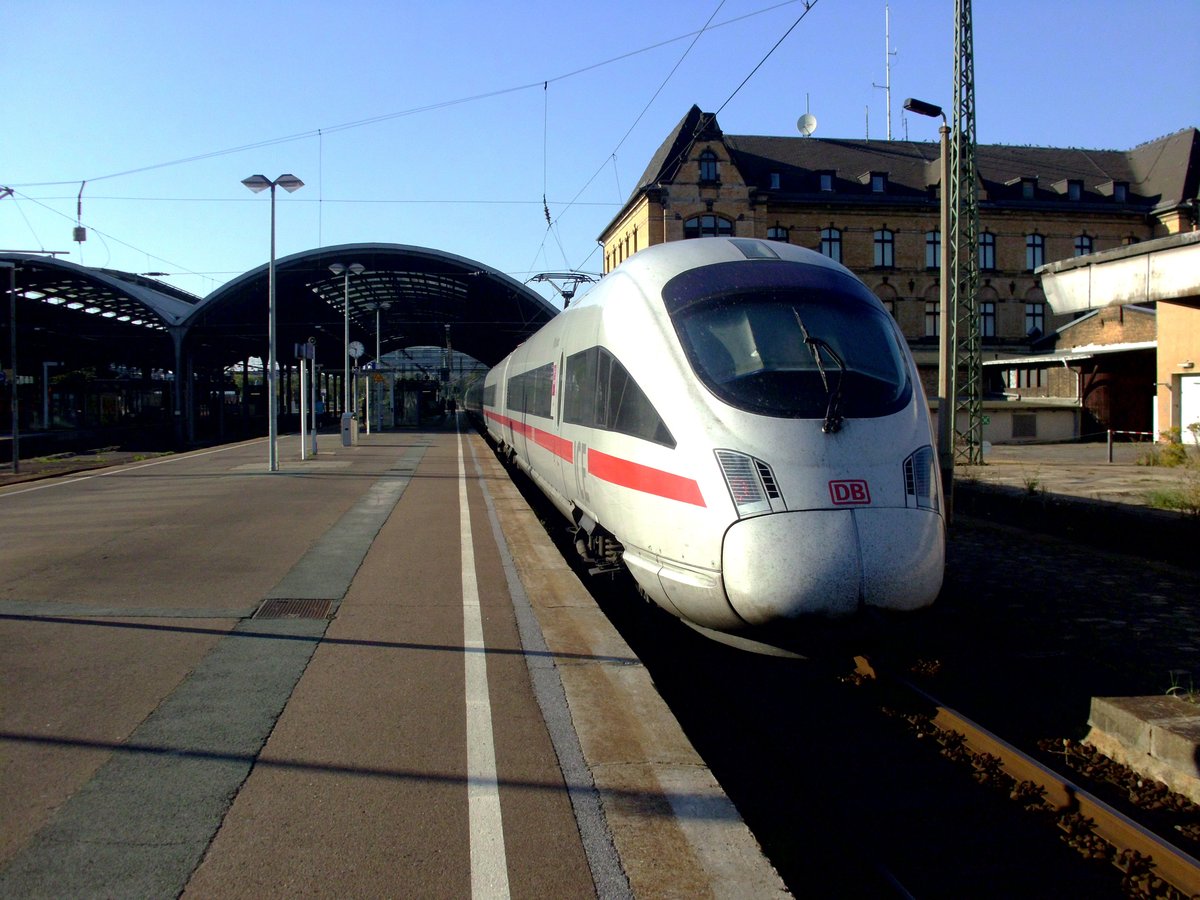 BR 411 (Tz 1131)  Trier  als ICE 1536 (Linie 15) nach Erfurt Hbf fährt in Halle(Saale)Hbf auf Gleis 4 ein. [27.8.2016]