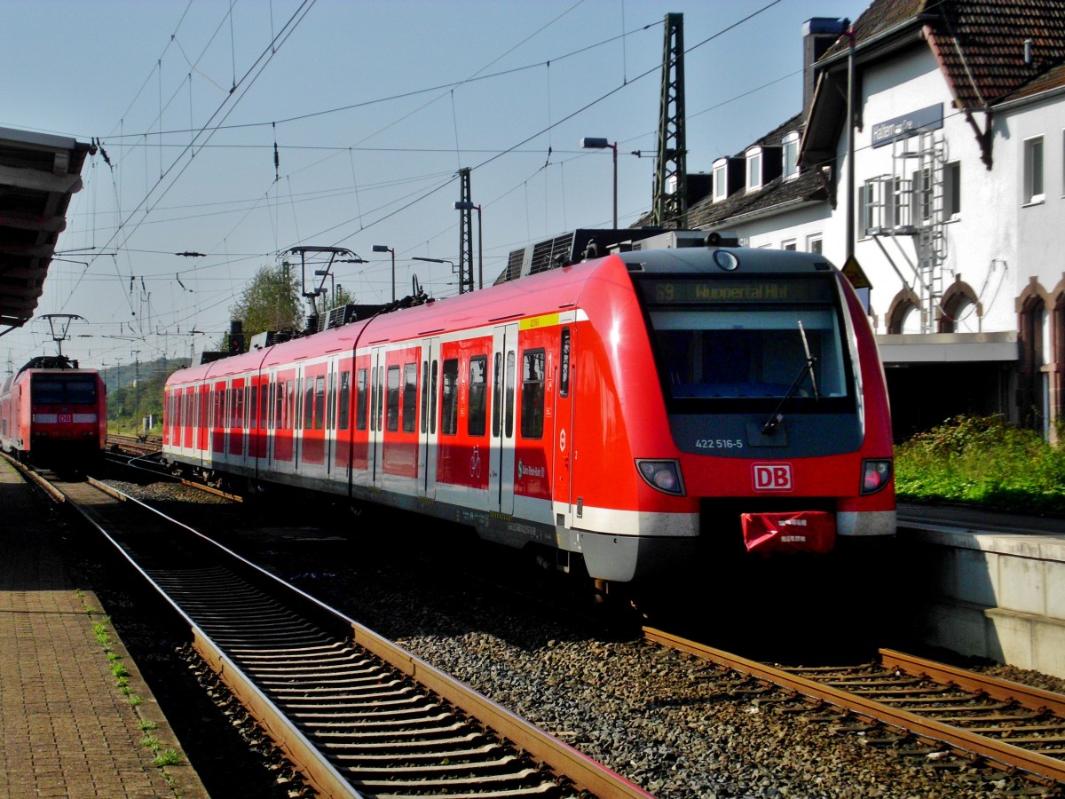BR 422 als S9 nach Wuppertal Hauptbahnhof im S-Bahnhof Haltern am See.(4.10.2014) 
