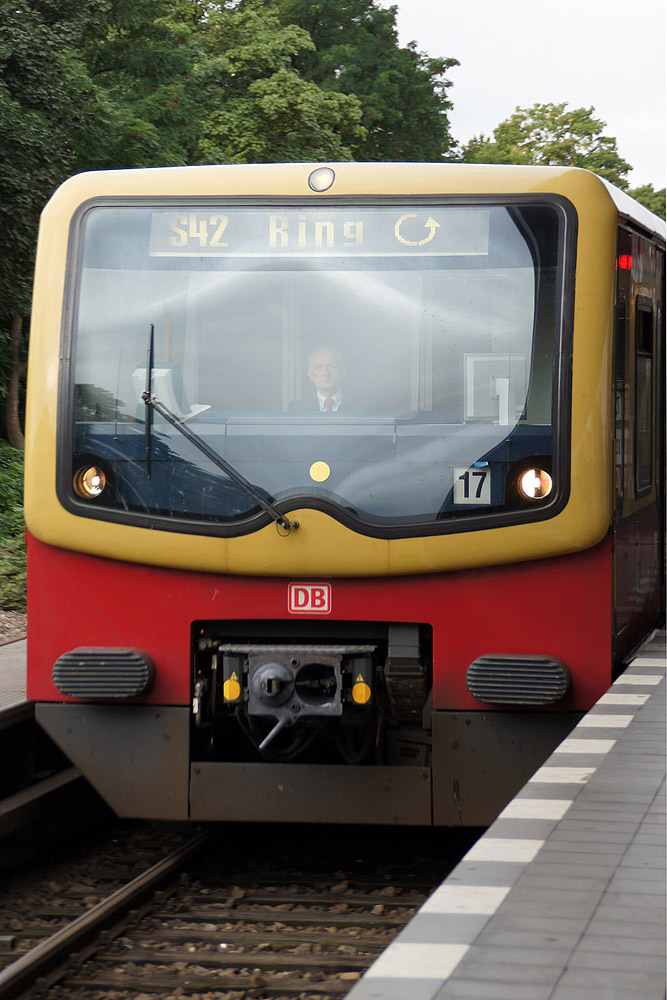 Br481 auf der Ringbahn (S42) am 15.09.2012