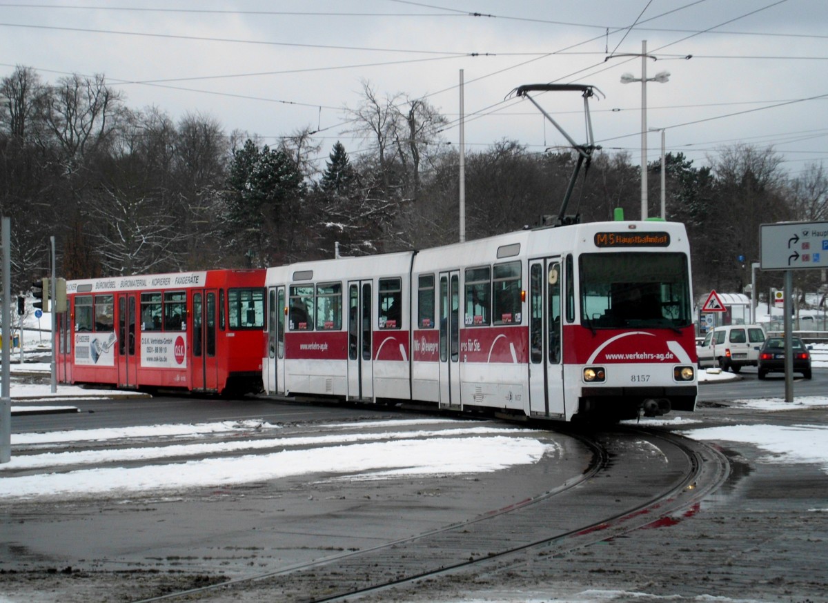 Braunschweig: Straßenbahnlinie M5 am Hauptbahnhof.(3.12.2013)
