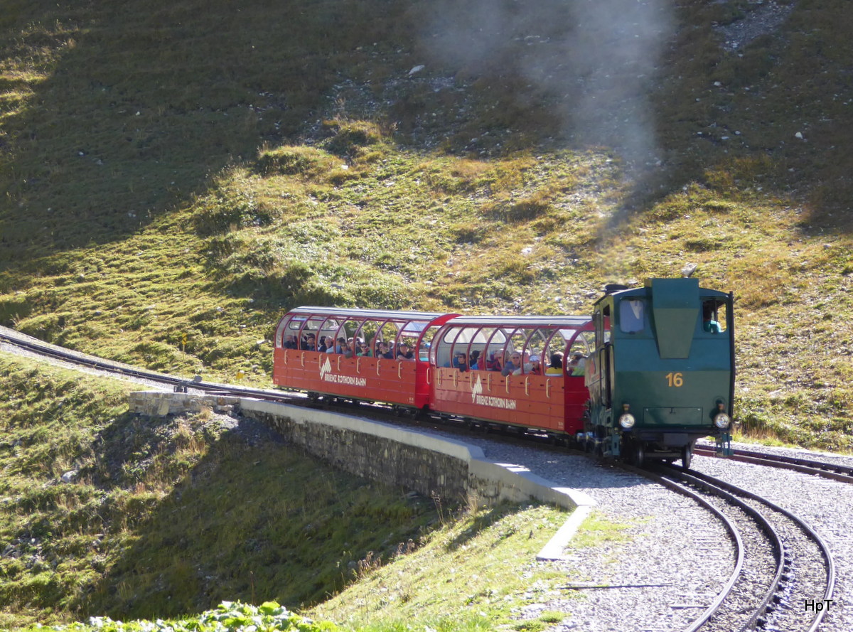 BRB - Dampfzug unterwegs auf das Brienzer Rothorn mit der Dampflok H 2/3 16 am 21.09.2015