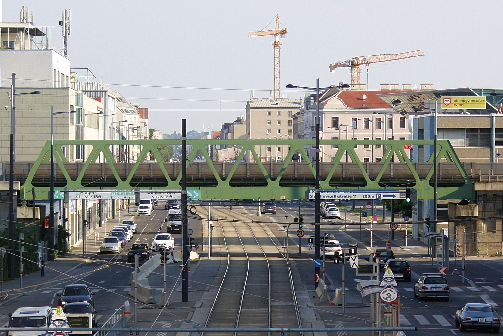 Brücke der Italienerschleife über die Brünnerstrasse in Wien am 24.September 2016.