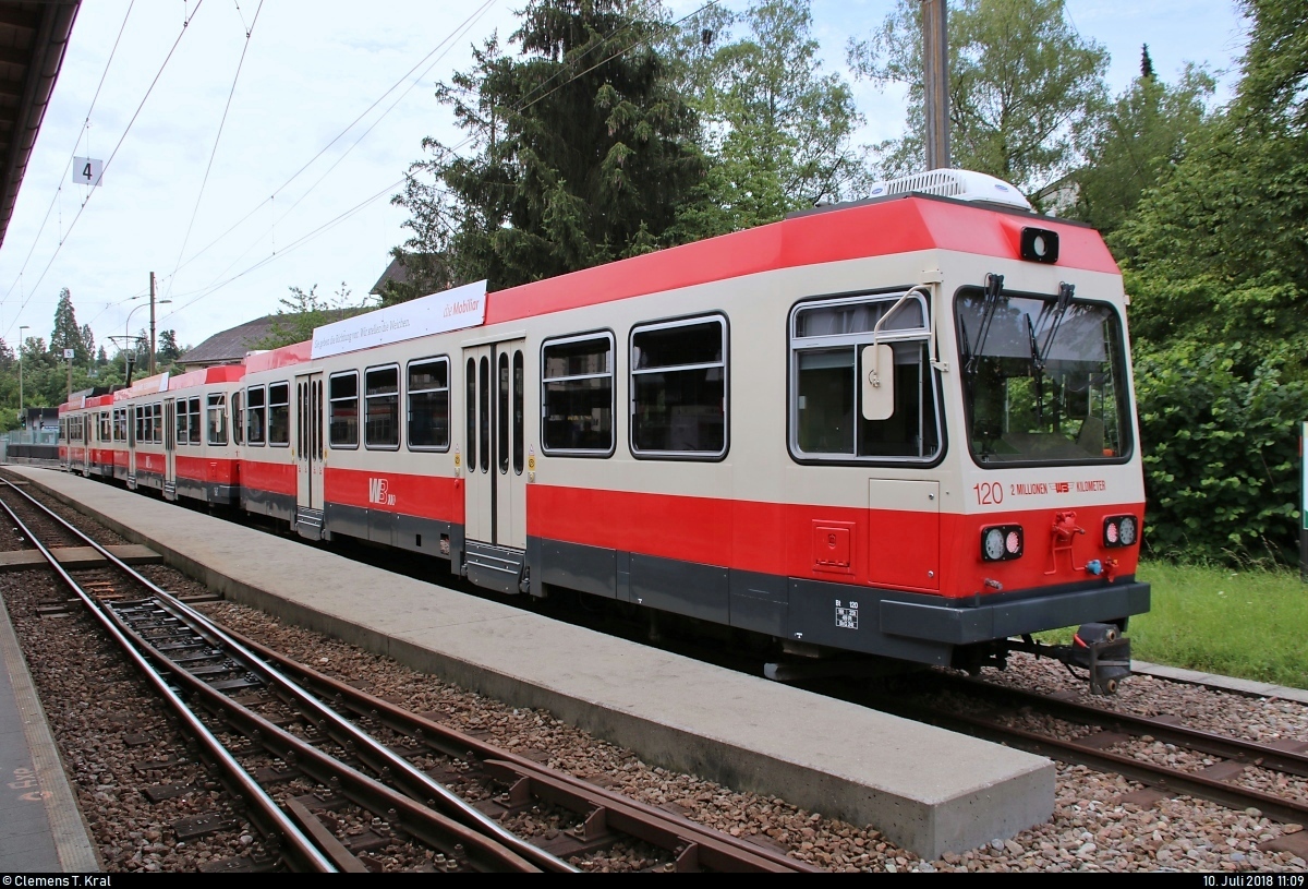 Bt 120 der Waldenburgerbahn ist im Bahnhof Liestal (CH) abgestellt.
[10.7.2018 | 11:09 Uhr]