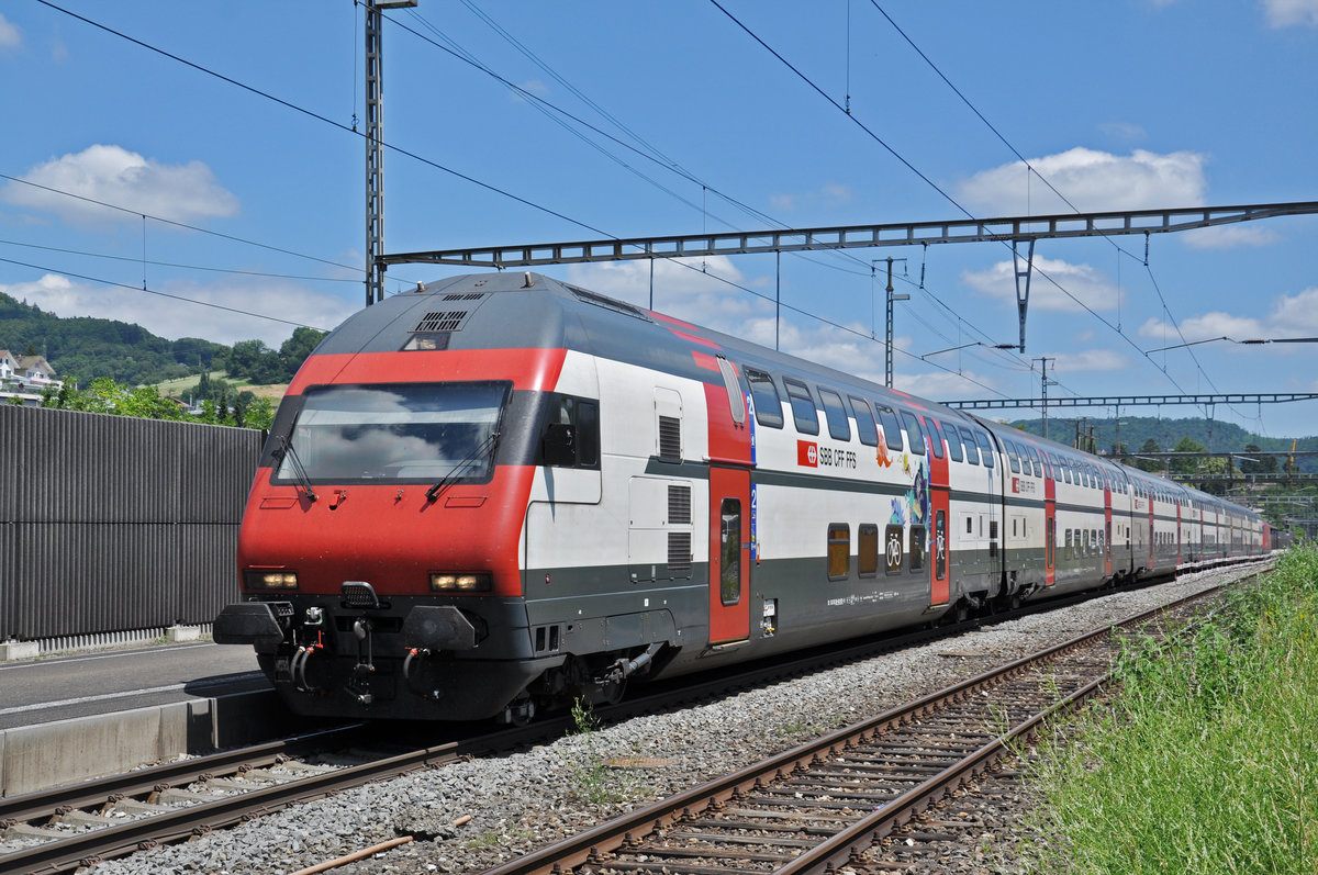 Bt 50 85 26-94 913-8, durchfährt den Bahnhof Gelterkinden. Die Aufnahme stammt vom 19.06.2018.