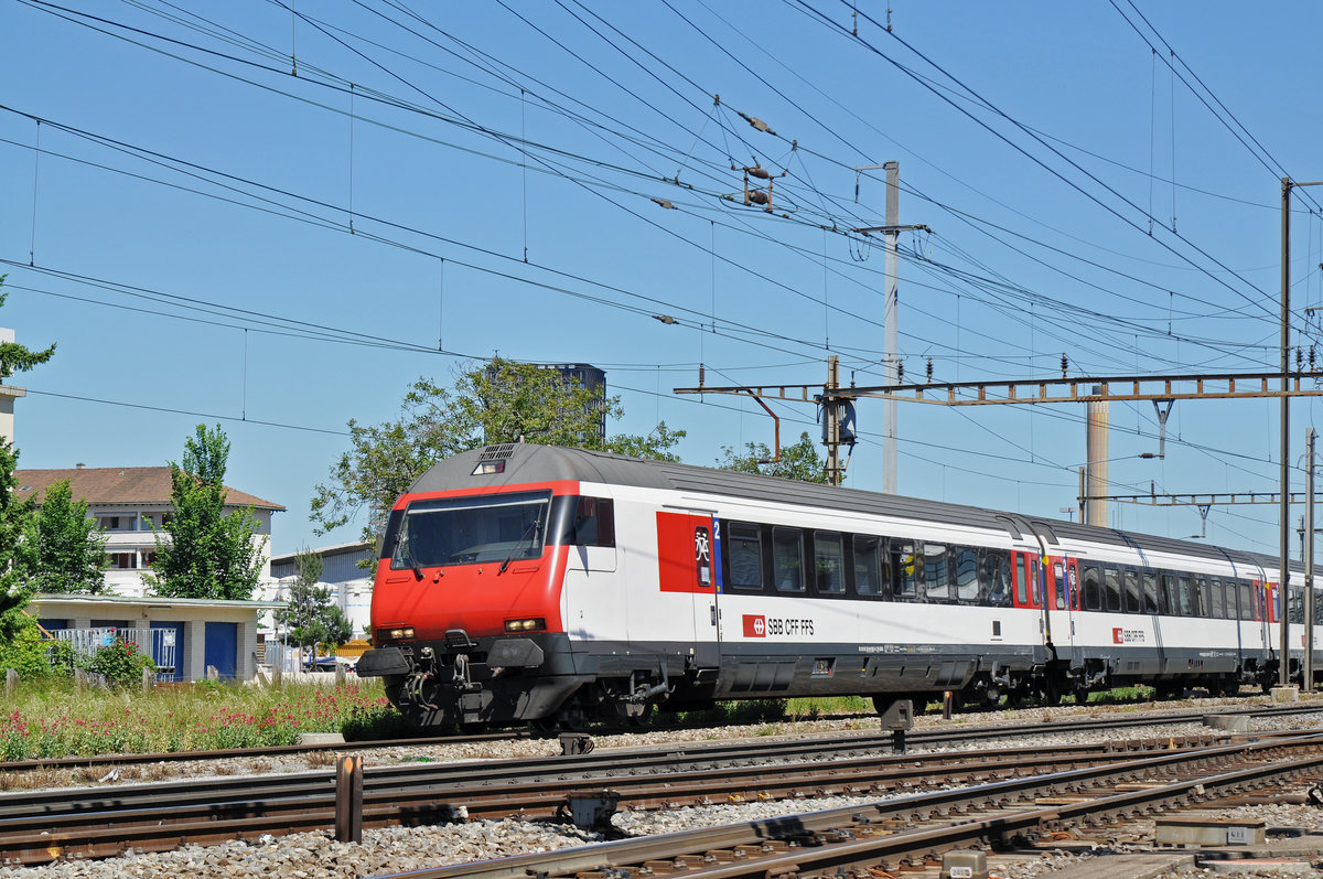 Bt 50 85 28-94 902-9 durchfährt den Bahnhof Pratteln. Die Aufnahme stammt vom 26.05.2017.