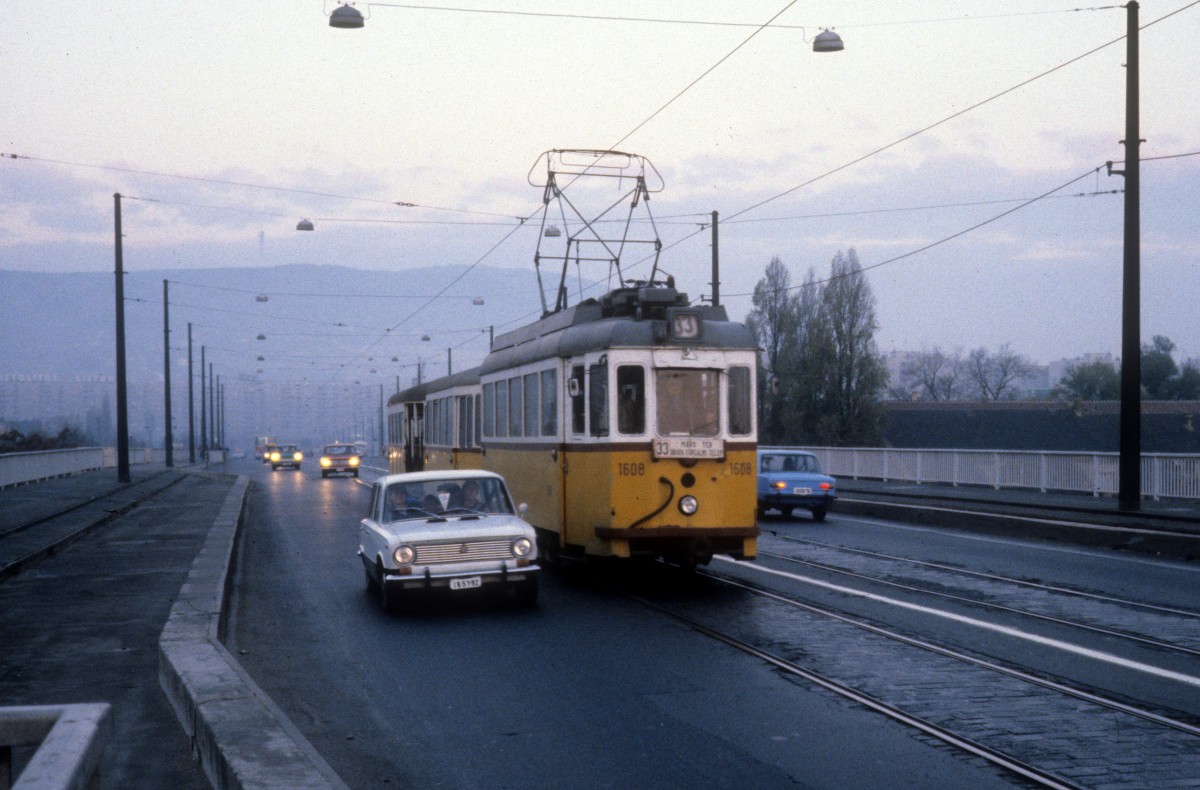 Budapest BKV SL 33 (Tw 1608) Arpad Hid (: Arpadbrcke) am 20. Oktober 1979.