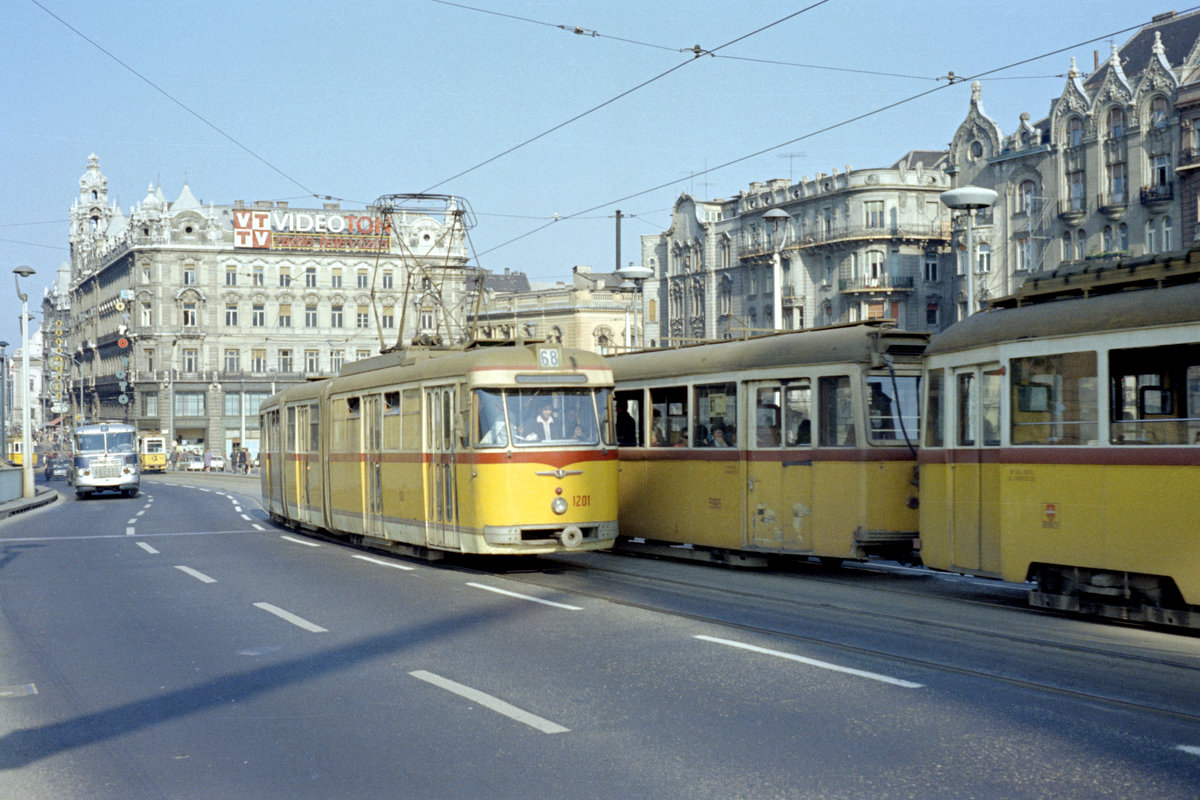 Budapest BKV SL 68 (Tw 1201) am 30. August 1969. - Scan eines Farbnegativs. Film: Kodak Kodacolor X.