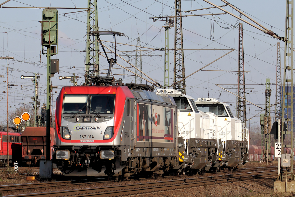 Captrain 187 014 mit 2 mal Vossloh DE 18 für Frankreich 4185 011-1 F-ERSF und 4185 010-3 F-ERSF in Oberhausen-West 22.2.2018