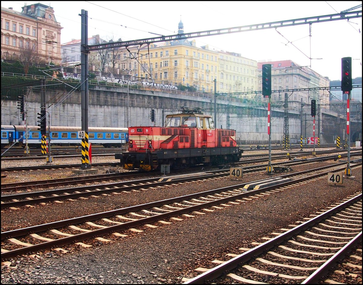 CD 111 032-9 am 13.03.2017 in Prag Hauptbahnhof.