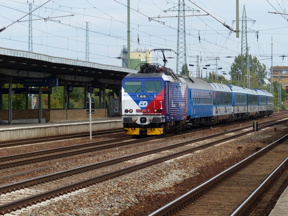 CD 371 201 zieht am 24.09.2014 einen EC durch Berlin-Schönefeld.