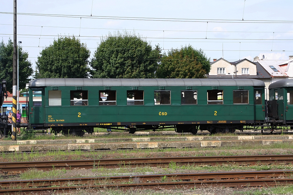 CD 55 54 24-21 320-8, historisch als CSD Be 3-5420 angeschrieben, eingereiht im Os 20016 (Hanusovice - Ceska Trebova) am 21.Juli 2018 im Bahnhof Letohrad. 