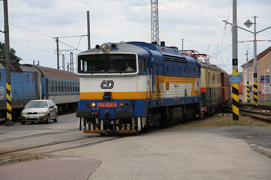 CD 754 024-8 am 25.August 2018 im Bahnhof Tabor.