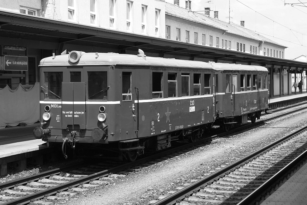 CD 801 463-1 (historisch angeschrieben als CSD M131 1463) mit dem CD 55 54 93-29 134-9 BDtax (historisch angeschrieben als CSD BDlm 6-2123) als Os 24524 nach Lednice am 28.Juli 2018 im Bahnhof Breclav.