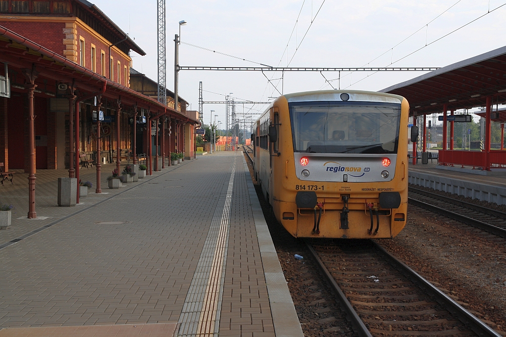 CD 814 173-1 abfahrbereit als Os 8302 nach Pocatky-Zirovnice am Morgen des 05.August 2018 im Bahnhof Veseli nad Luznice.