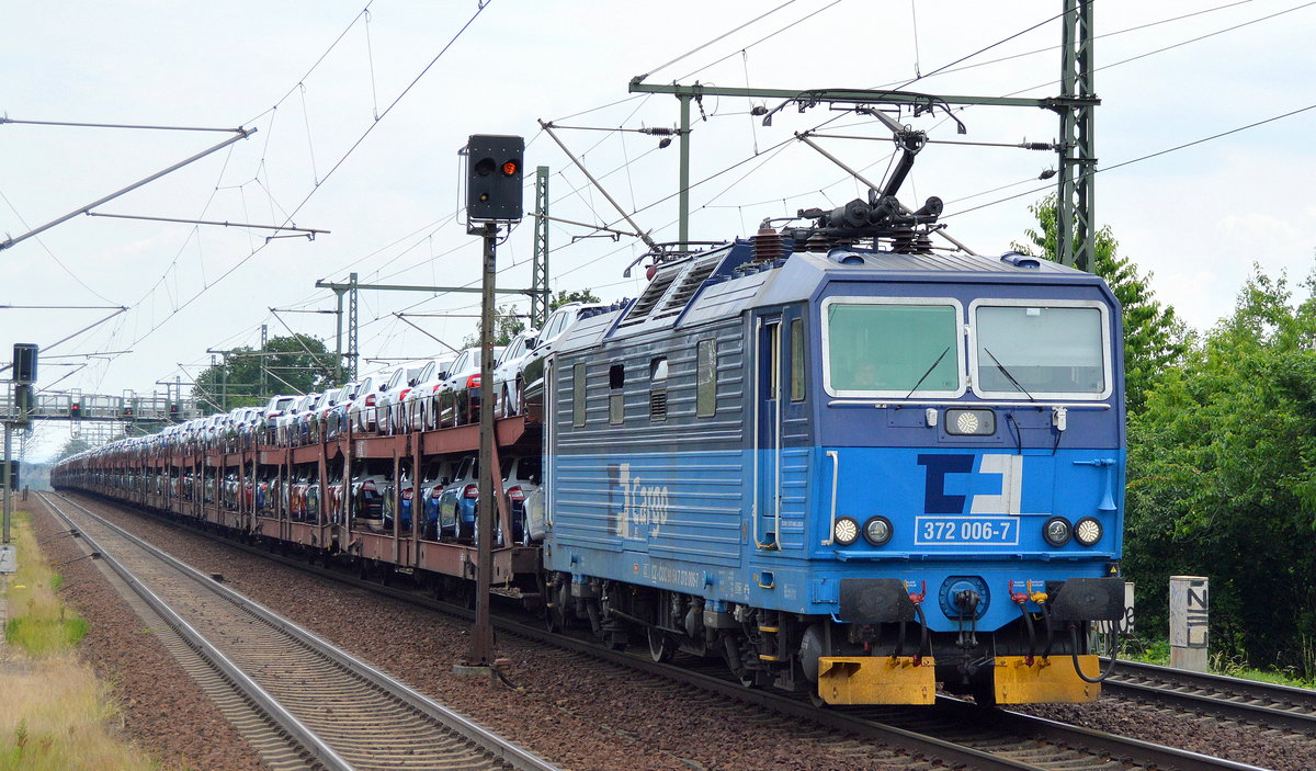 CD Cargo mit 372 006-7 und PKW-Transportzug am 30.05.18 Dresden-Strehlen.