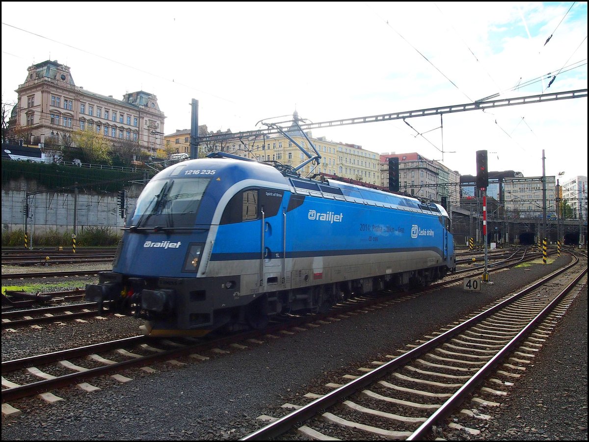CD Railjet 1216 235 in HBf. Prag am 8.10. 2013
