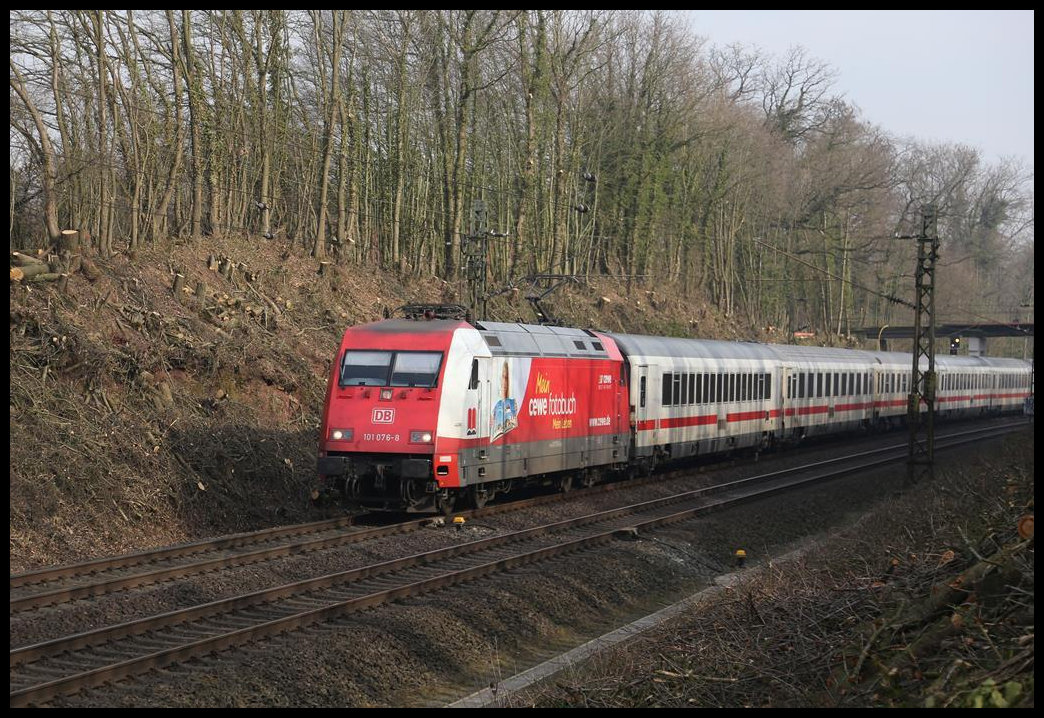 CEWE Fotobuch Werbelok war am 28.02.2019 um 10.41 Uhr mit einem Intercity auf der Rollbahn bei Hasbergen in Richtung Münster unterwegs.
