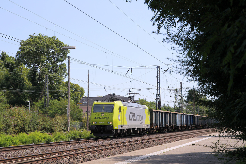 CFL Cargo 185 534 am 3. August 2015 in Bahnhof Hilden, unterwegs auf der Güterbahn.