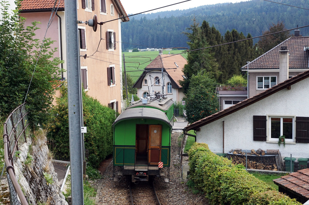 Chemins de fer du Jura CJ
Sonderzug bestehend aus dem BCe 2/4 70 + TT C7 bei Tramelan unterwegs am 19. August 2018.
Foto: Walter Ruetsch